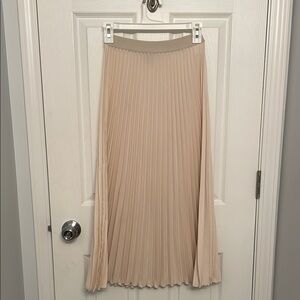 Elegant Cream Pleated Skirt